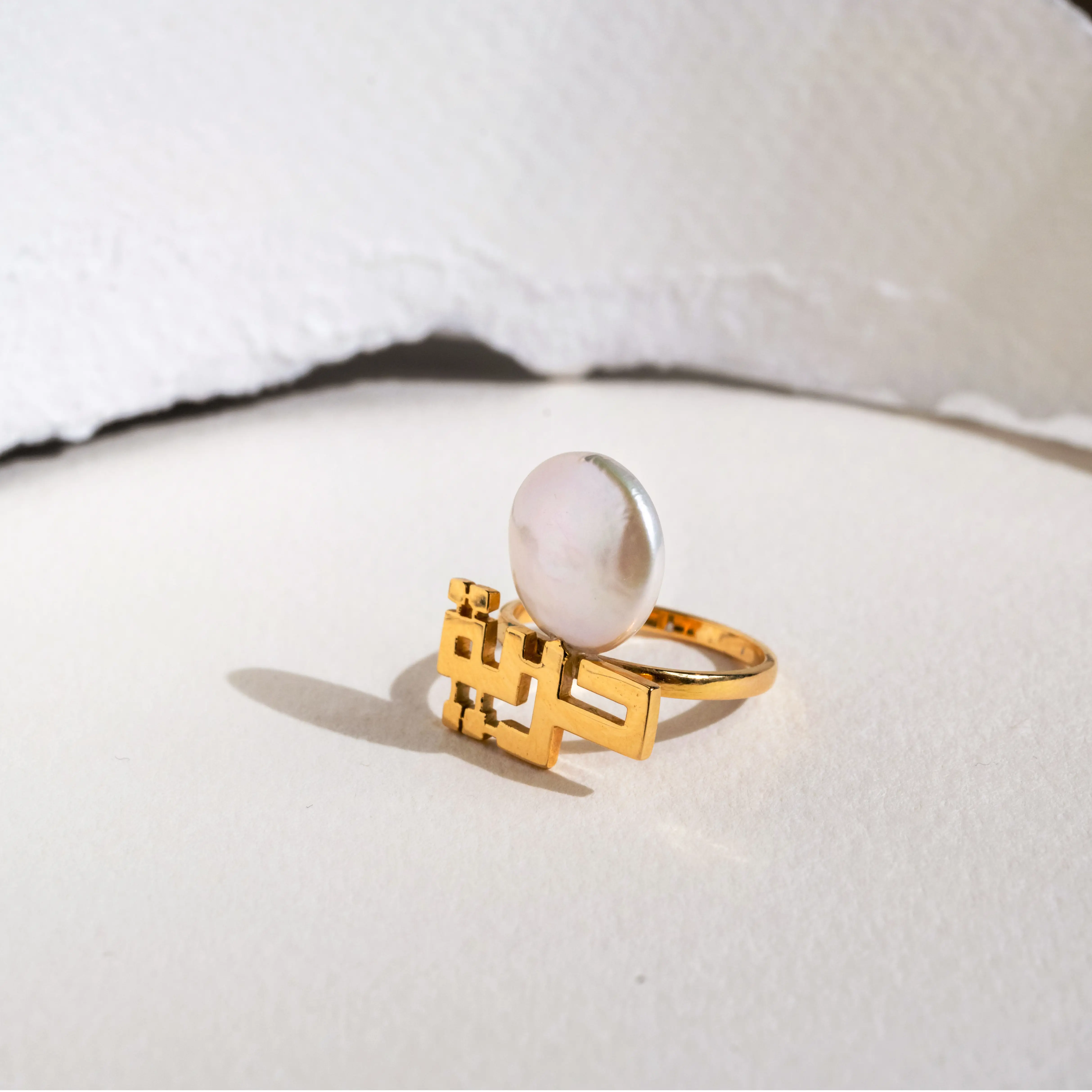 Kalimat Freedom Ring with Coin Pearl in 18K Gold